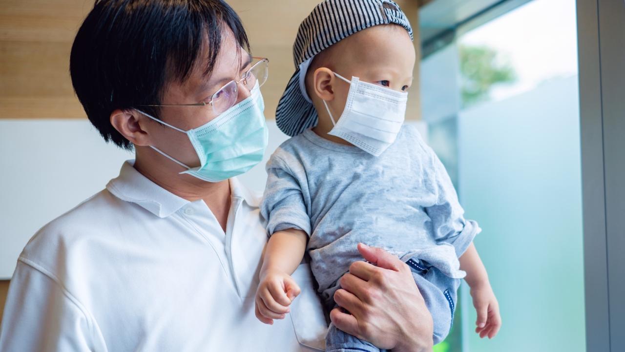 Cómo ayudar a los niños pequeños a usar mascarillas