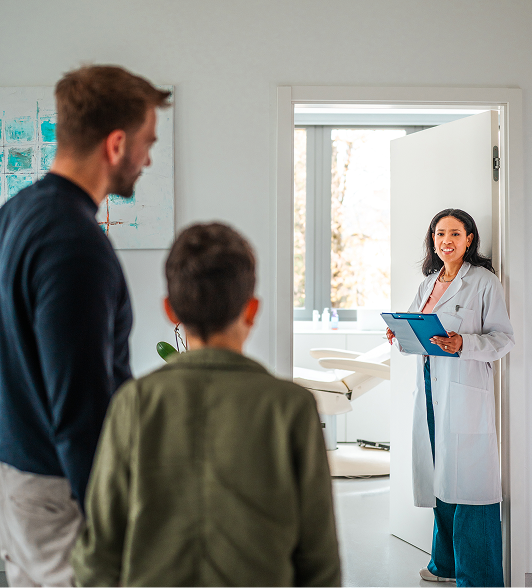 family-visiting-doctor.png